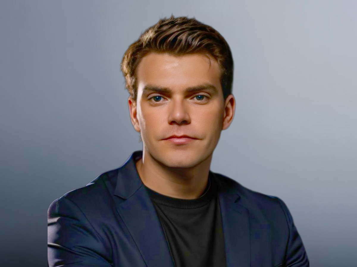 ryan macneil - headshot@2x